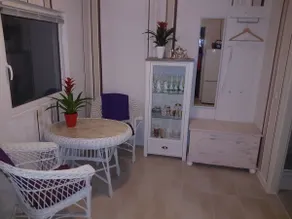 Cosy Apartment in Quiet Residential - Image 2