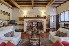 Leo's Romantic House - Image 3
