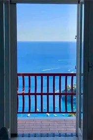 Amalfi1 SuperiorDeluxeSeaView-Wifi-BusStop-AirCon - Image 5