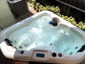 “Tropical Blue Studio | Private Jacuzzi & Patio” - Image 2