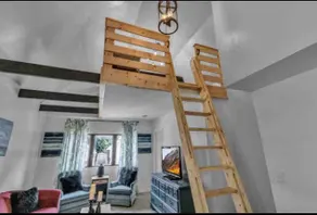 Modern, upper 3 bedroom apartment - Image 3