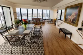 Luxurious penthouse with lake and park view incity - Image 3