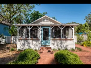 Cozy Cottage by the Bay - Image 2