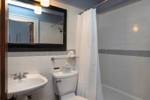 Cozy Pied-a-Terre' in Historic McMinnville Bank - Image 3