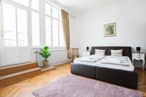 Chic & Charm Apartment - Image 2