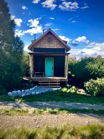 Lakeside Cabin w/ Mountain Views - Image 2