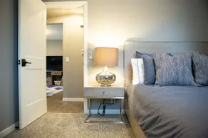 Fully Renovated 2BR 1BA Gorgeous Exec Home #8ma-R - Image 5