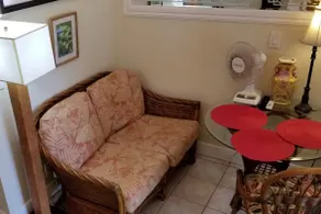 Petite Loft Apartment Just 5 Min Walk to Ocean - Image 2