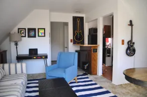 Light, airy, peaceful apartment w/ beautiful yard - Image 3