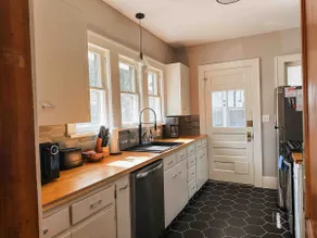 Cheerful bungalow central to KU and downtown - Image 4