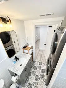 Cozy modern retreat near Tufts - Image 5