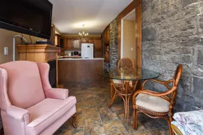 The Penthouse West : The Romeo & Juliet Suite 301 - Image 4