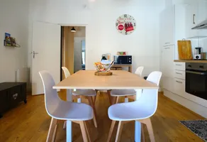 Spacious and warm 3-room apartment in the city center - Image 2