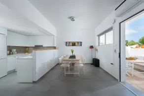 Vamare Beachfront House - Image 3
