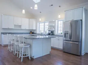 Large home w/ 6 Bedrooms, 7 Bathrooms, & Game Room - Image 2