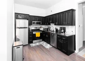 Gorgeous, 2 Bedroom walking distance to GWB! - Image 5