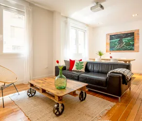 GREAT LOCATION & 130m2! Guggenheim & Parking - Image 3