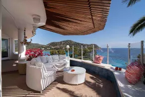 Seafront Villa \"Bianca\" in Torre delle Stelle, heated pool, A/C, Wi-Fi, parking - Image 2