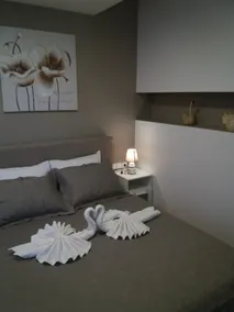 Sen George Luxury Room 4 - Image 3