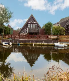 DUCKS HARBOUR-beautiful,detached, waterside lodge. - Image 3