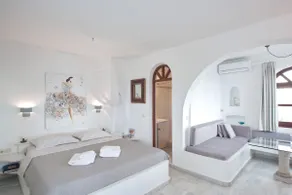 LUXURY, SECLUDED 4 BEDROOMS PRIVATE VILLA - Image 3