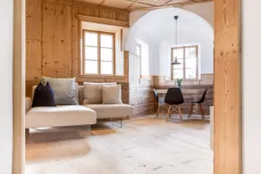 Charming design apartment in a historic farmhouse - Image 2