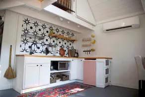 Vintage Rosewood Carriage House - Image 3