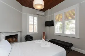 The Racecourse Cottage - Winner's Circle - Image 5