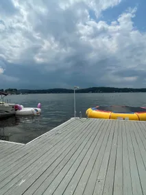 Cozy Lakehouse with outside lounge area - Image 4
