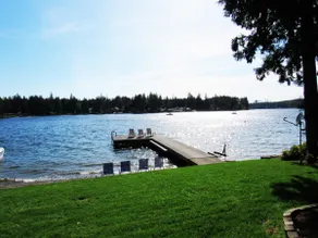 Lakefront cottage on picturesque Lake Mason - Image 2