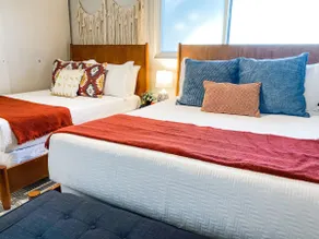 Delightful + Exquisite Loft on 6th Street - Walk Downtown - Image 3