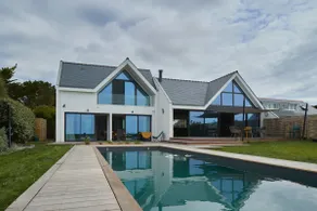 Exclusive oceanfront villa, serenity and design - Image 3
