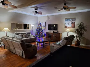 private, b-ball, pool, 7 bedroom, sleeps 20 - Image 3