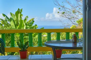 Cosy Runaway Bay 2BR | AC Rooms & Sea View - Image 2