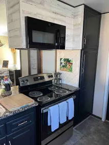 Peaceful & Cozy 3 bedroom Ranch-Home w/Fireplace - Image 3