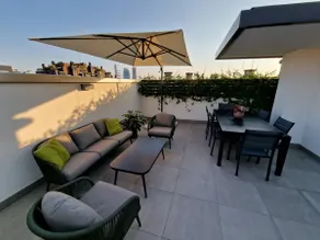 Penthouse with panoramic terrace and garage - Image 2