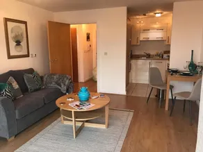 Hansen House Cardiff Apartment with Parking - Image 2