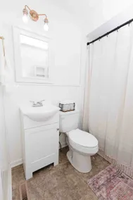 BNB by 18th for 5 Guests w/ Kitchen - Close to MSU - Image 4