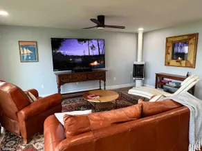 Lakeside Modern Retreat - Image 5