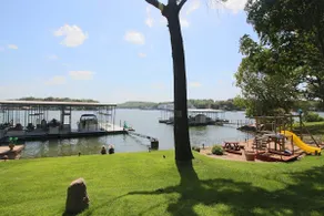Beautiful 7 Bd w/Huge Dock, Boat Launch, Game Room - Image 2
