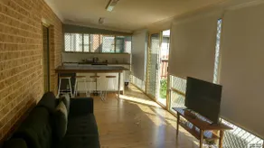 Garden unit - close to town centre - Image 3