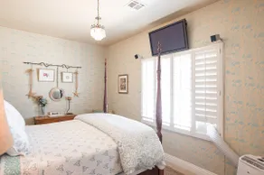 Cozy Private Suite with Private Entrance - Image 5