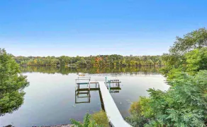 WATERFRONT VACATION DREAM HOME! - Image 5