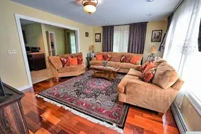 Cozy and spacious home - Image 3