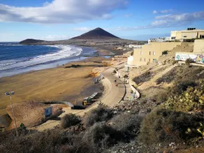 Alquilaencanarias-Medano Galte, terrace and beach - Image 5