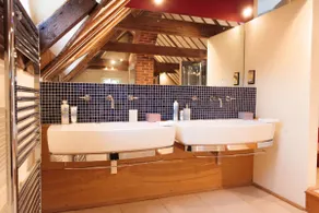 Countryside retreat with Jacuzzi & Balcony - Image 2