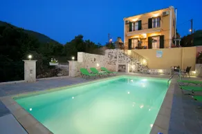 SUPERBE VILLA TRANQUILLE AVEC PISCINE PRIVÉE SITUATION CENTRALE DE L'ÎLE - Image 4