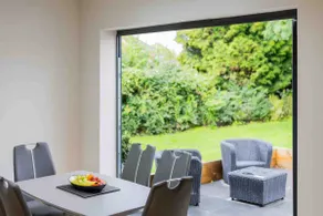 Executive 4-bed house in vibrant village center - Image 3