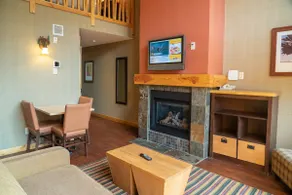 Condo spacieux avec balcon | Piscines et Sauna de style Grotto! - Image 2