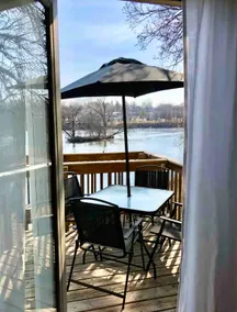 Riverfront Townhome in Downtown Yorkville - Image 2